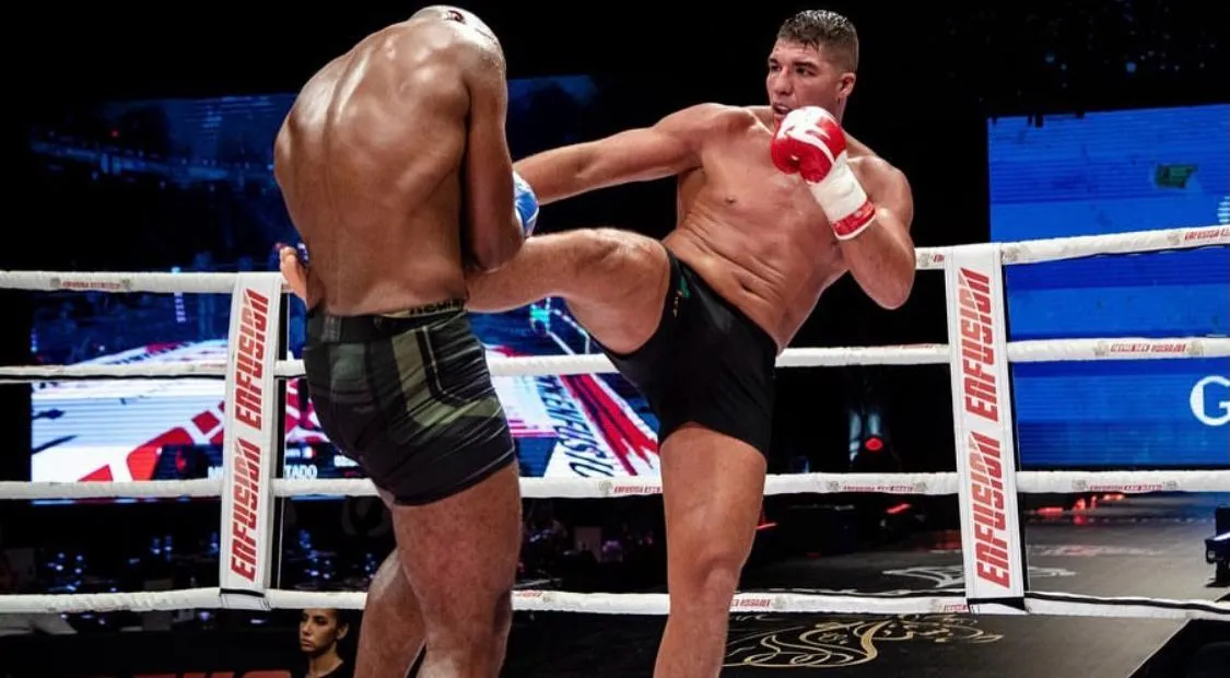 Action intense lors d'un combat professionnel Enfusion