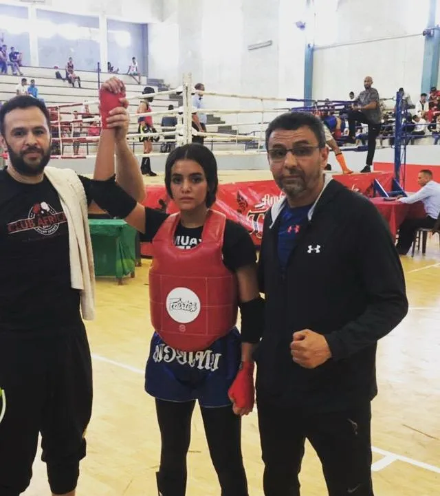 Victoire d'une athlète féminine sur le ring